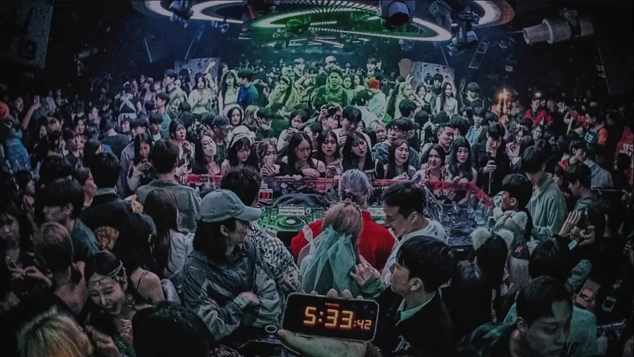 首尔CLUB ACE周末夜间现场人群