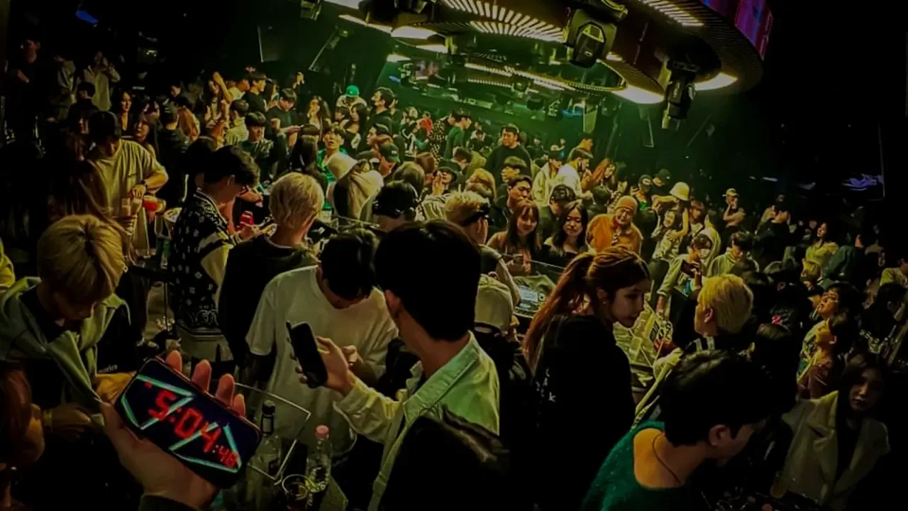 CLUB ACE清晨时分仍在继续的舞池